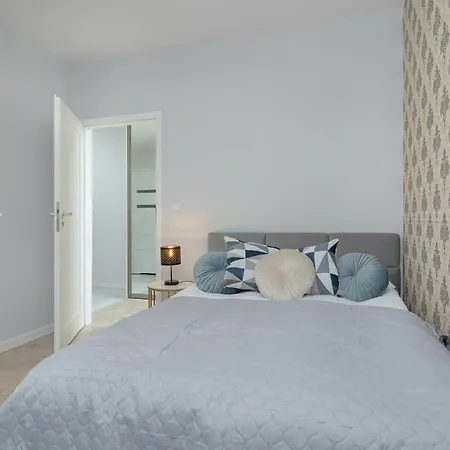 Cozy Pachonskiego With Balcony And Parking By Renters Apartment Krakow