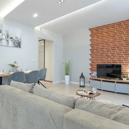 Cozy Pachonskiego With Balcony And Parking By Renters アパート *